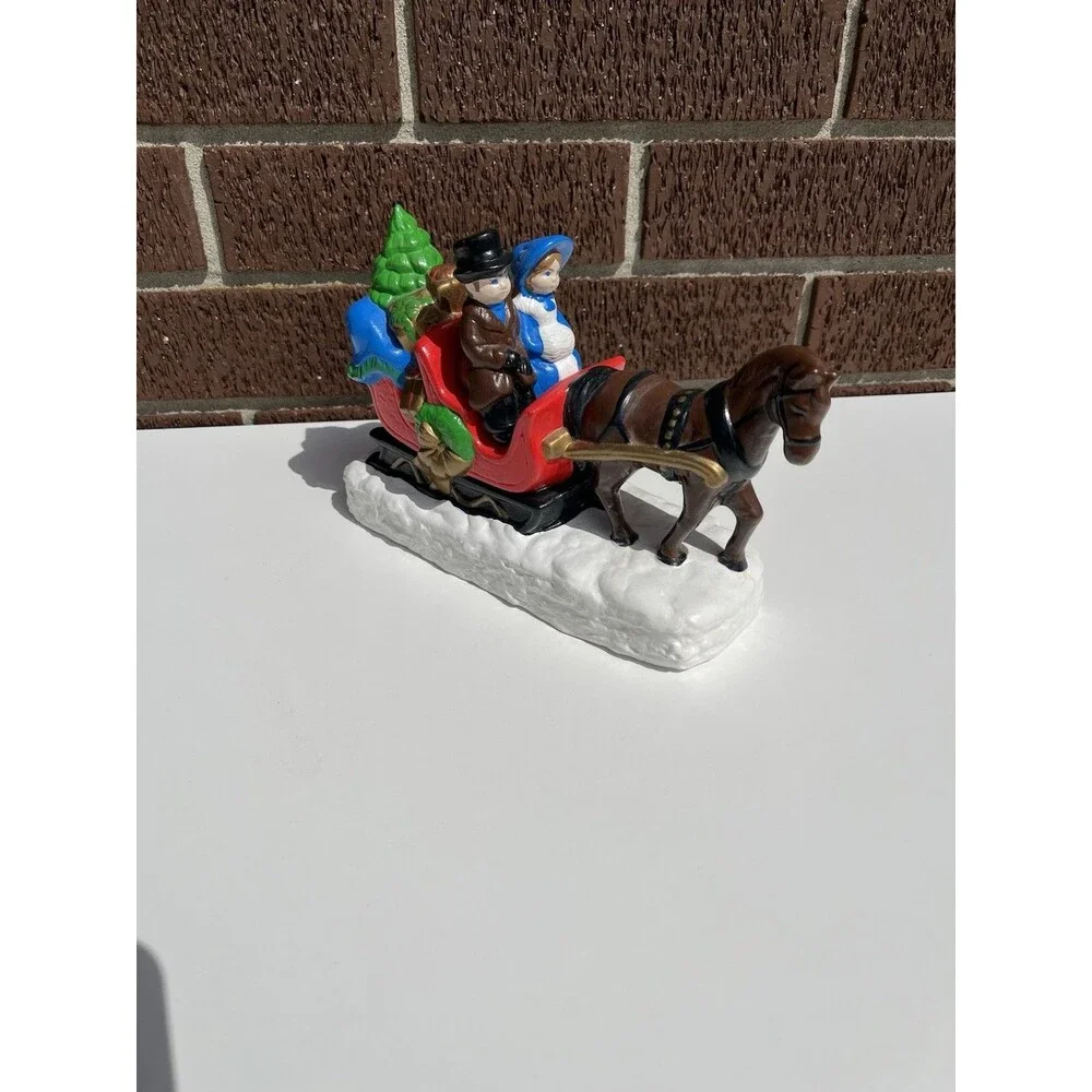 Vintage 1978 Holiday Decor Ceramic Horse Sleigh Gifts Christmas Music Box‎